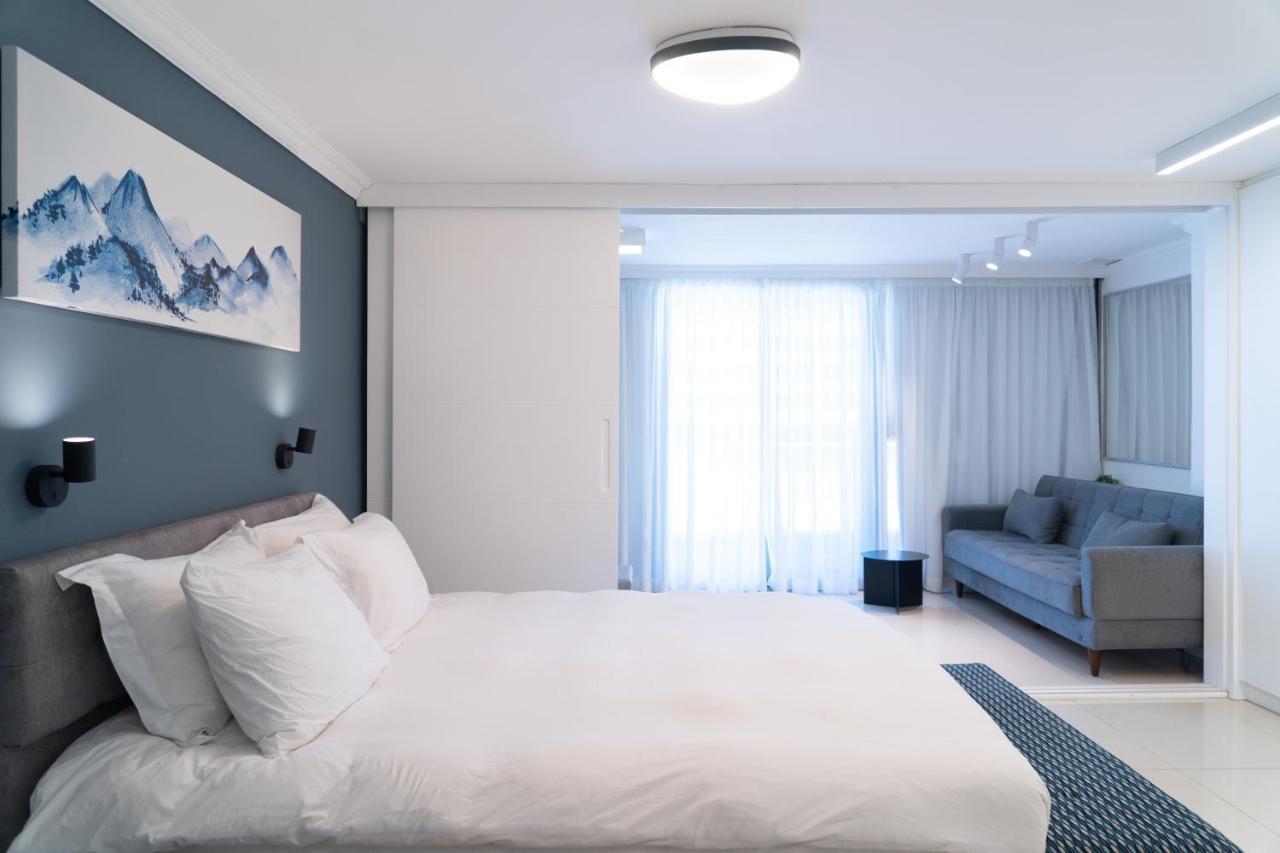 Beachfront Boutique Apartment Herzliya Екстер'єр фото