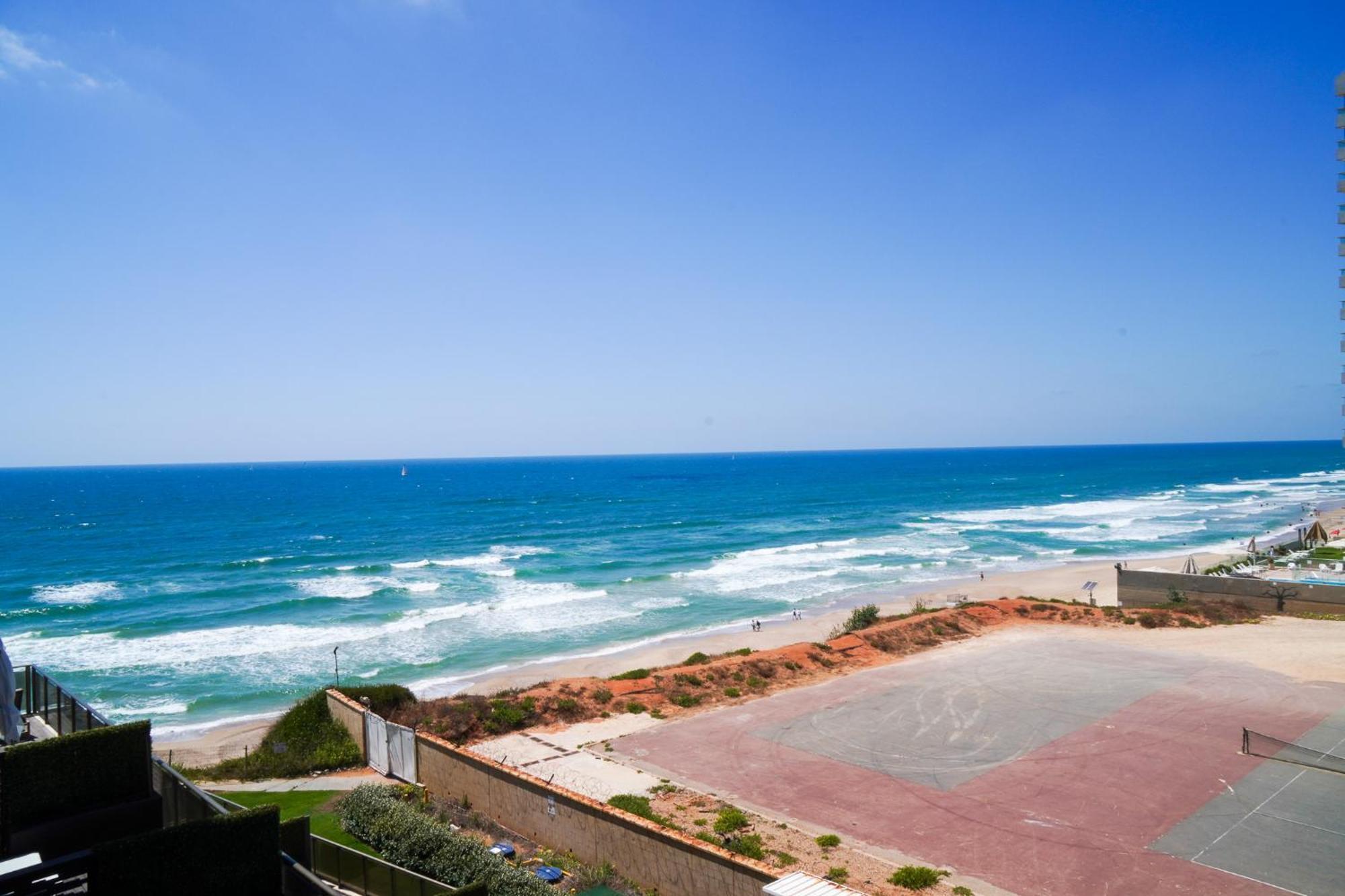 Beachfront Boutique Apartment Herzliya Екстер'єр фото
