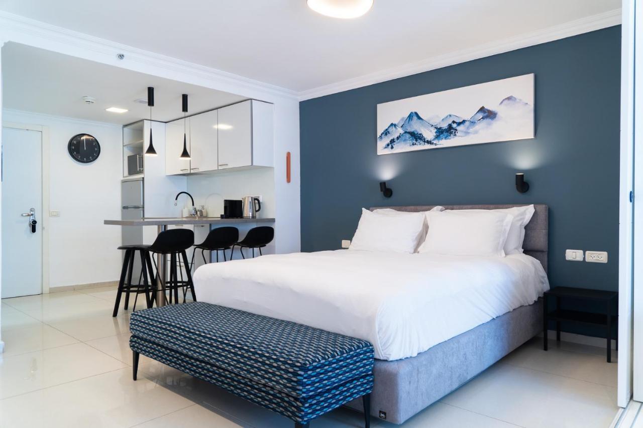 Beachfront Boutique Apartment Herzliya Екстер'єр фото