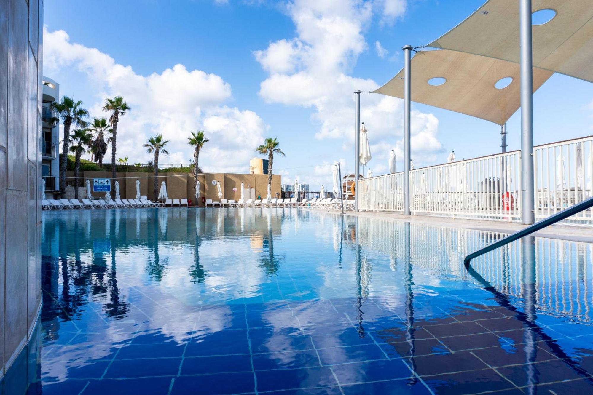 Beachfront Boutique Apartment Herzliya Екстер'єр фото